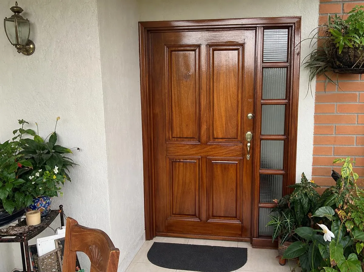 Restauración de puertas – Vidrios y Aluminios JE, Pereira